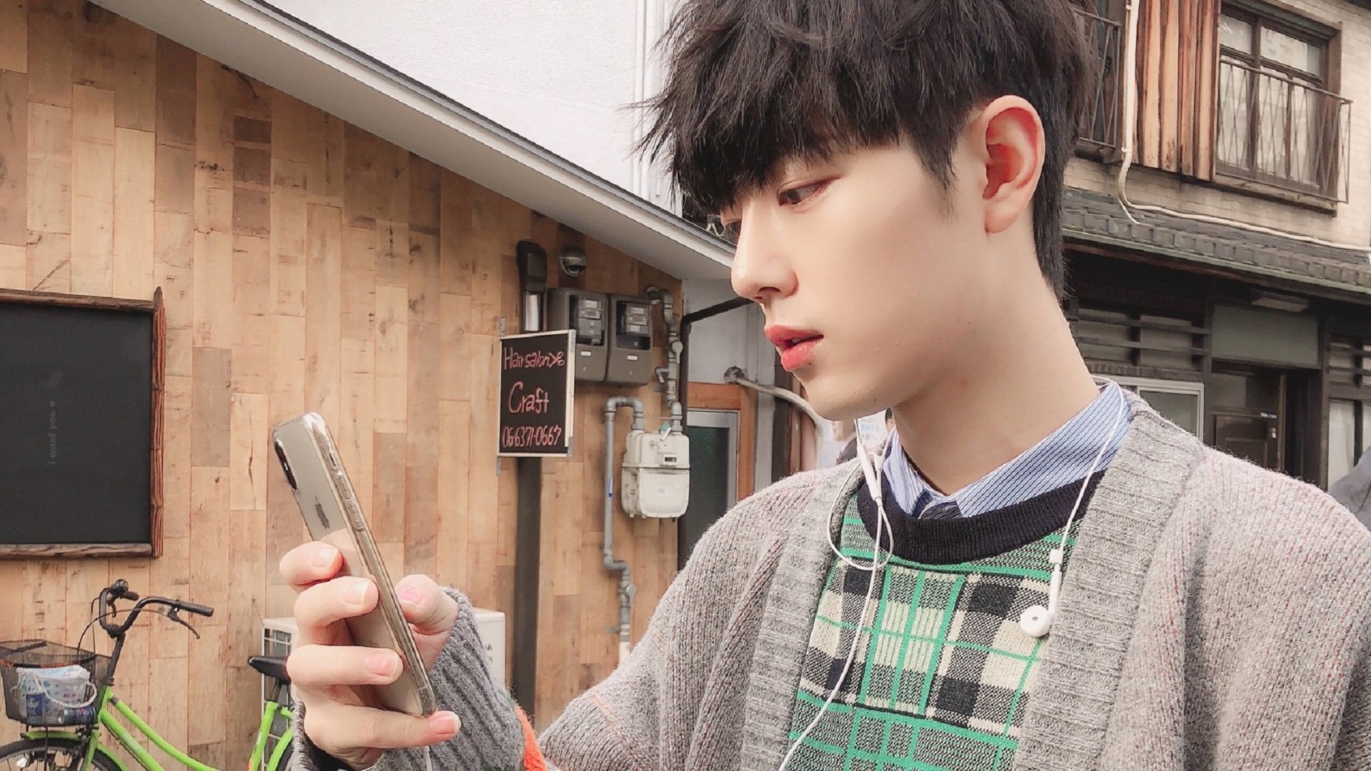 室内跳绳大赛，青春活力无限释放，室内跳绳能长高吗